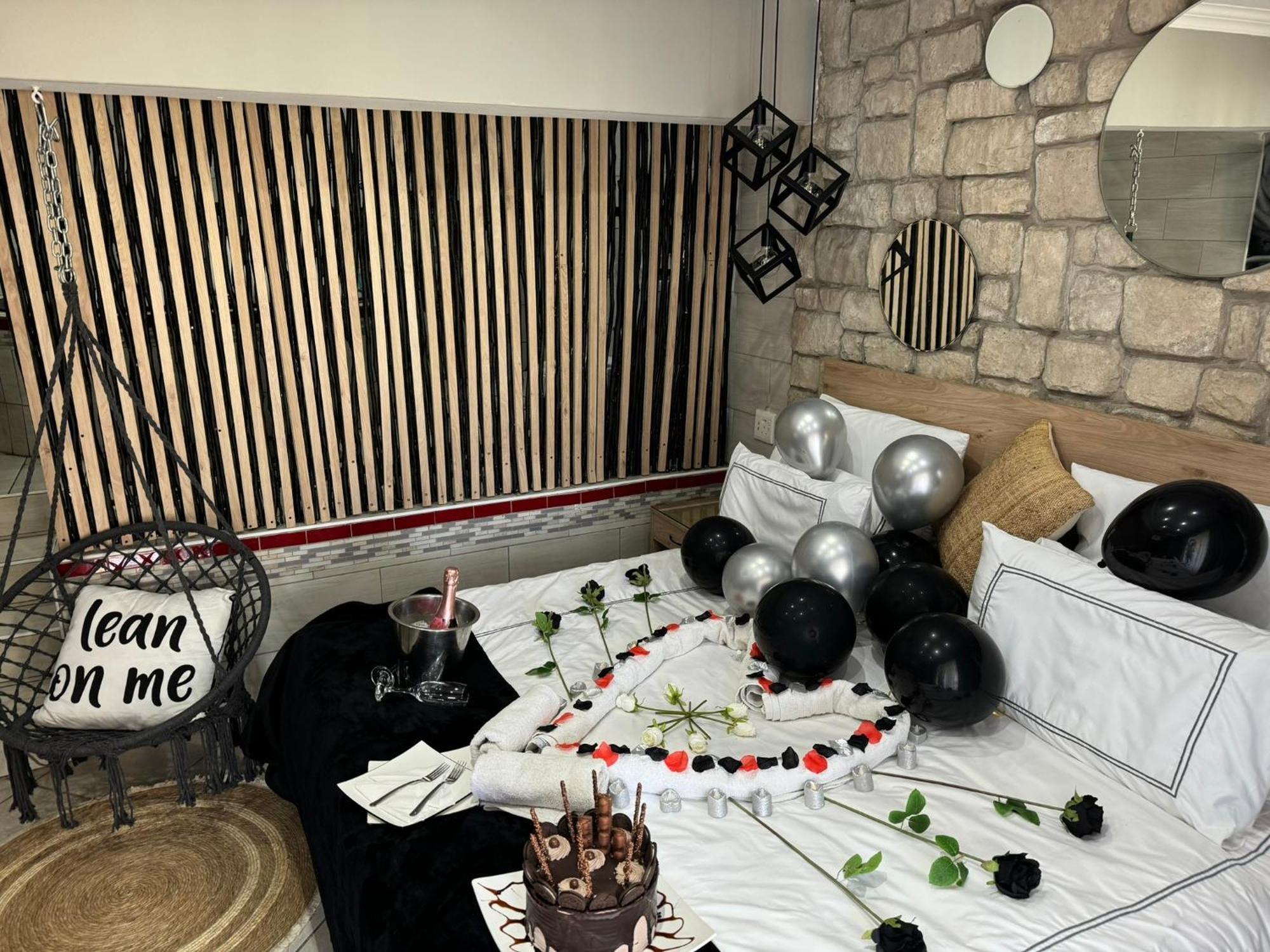 Africa Paradise - Or Tambo Airport Boutique Hotel Benoni Ngoại thất bức ảnh